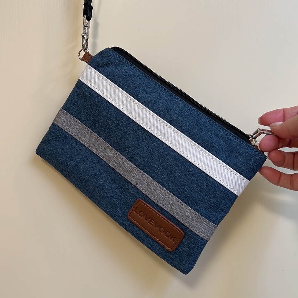 Laptop bag with matching wristlet - Picture 9 of 12